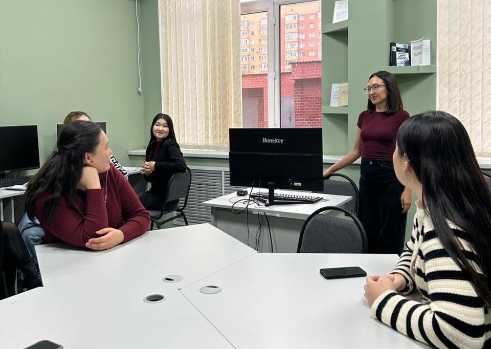 В Esil University прошёл кураторский час на тему академической честности