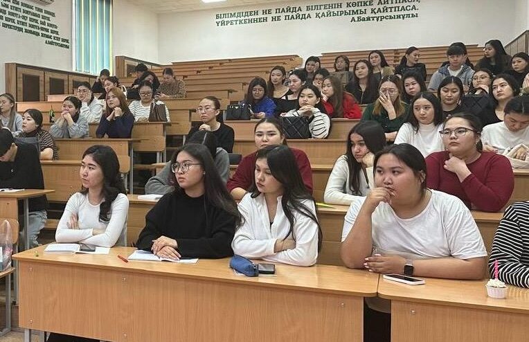 Проведение гостевой лекции на тему «Возможности и преимущества карточных продуктов коммерческого банка»