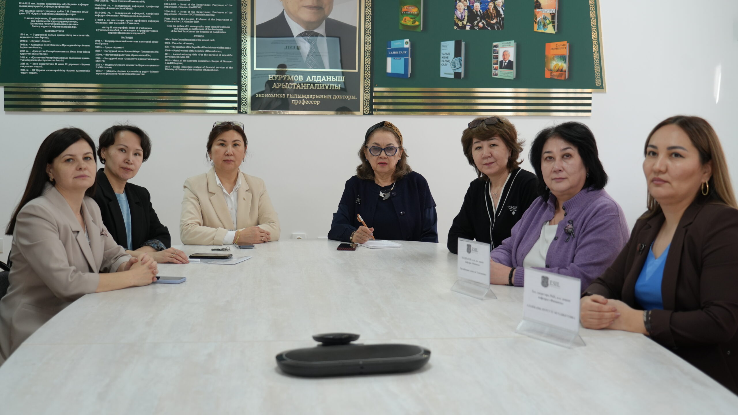 Обсуждены приоритеты бюджетной политики и устойчивости национальной экономики