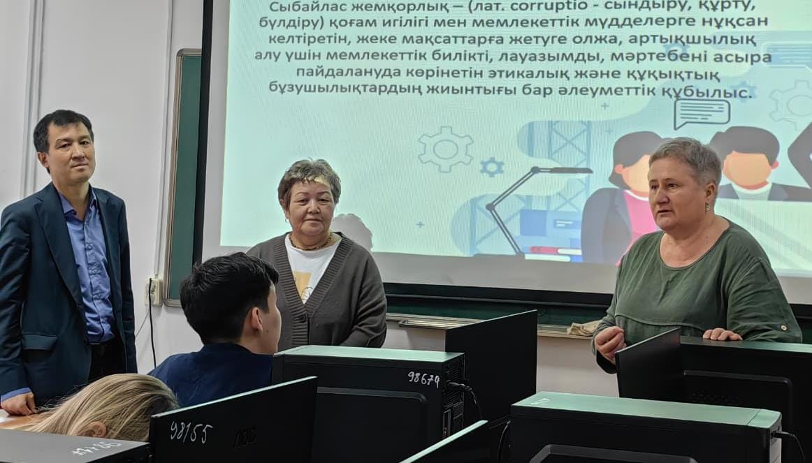 Студентов ознакомили с проблемой коррупции