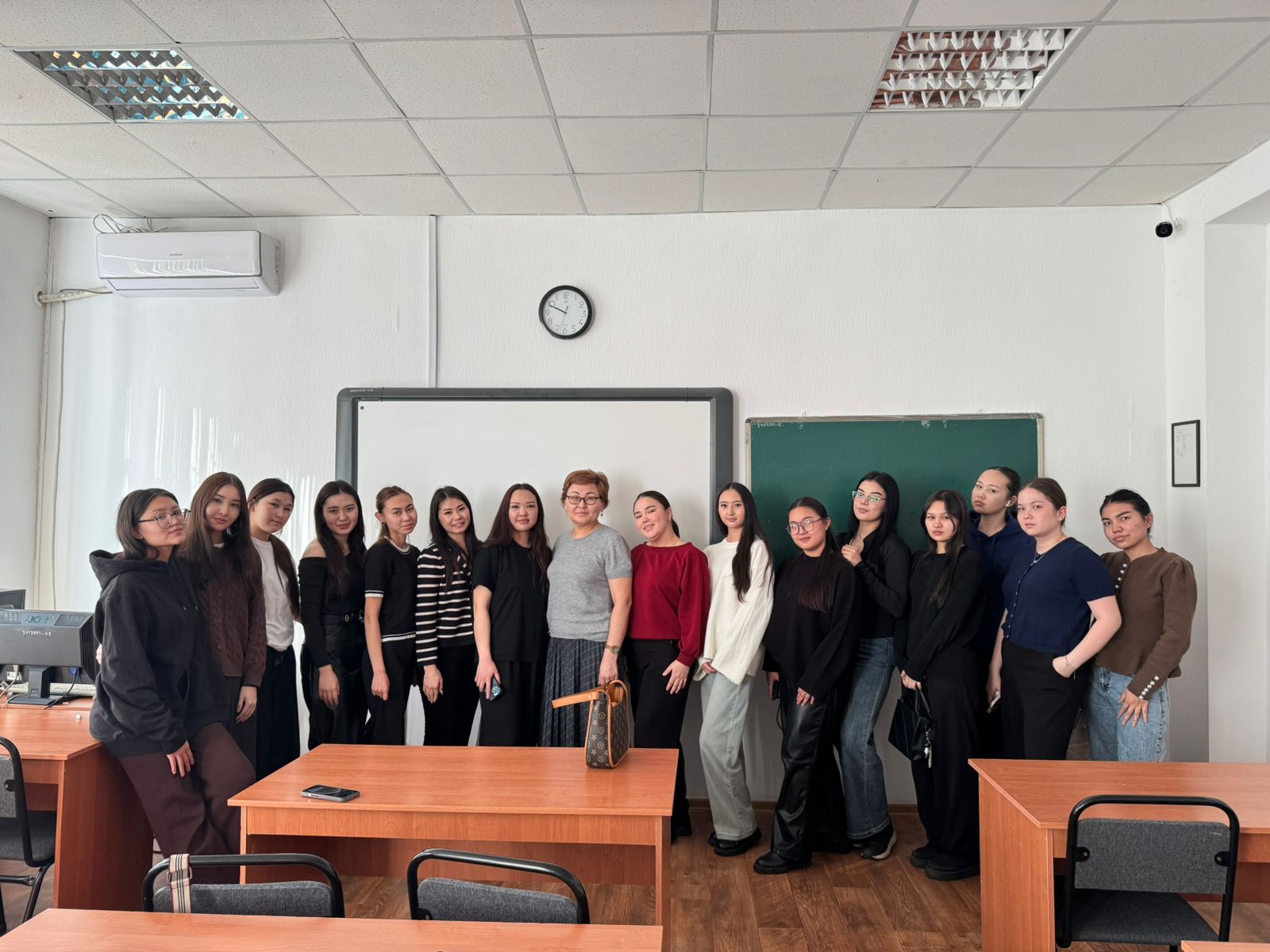 Право ребёнка — основа безопасного будущего: в университете прошёл кураторский тренинг для студентов первого курса