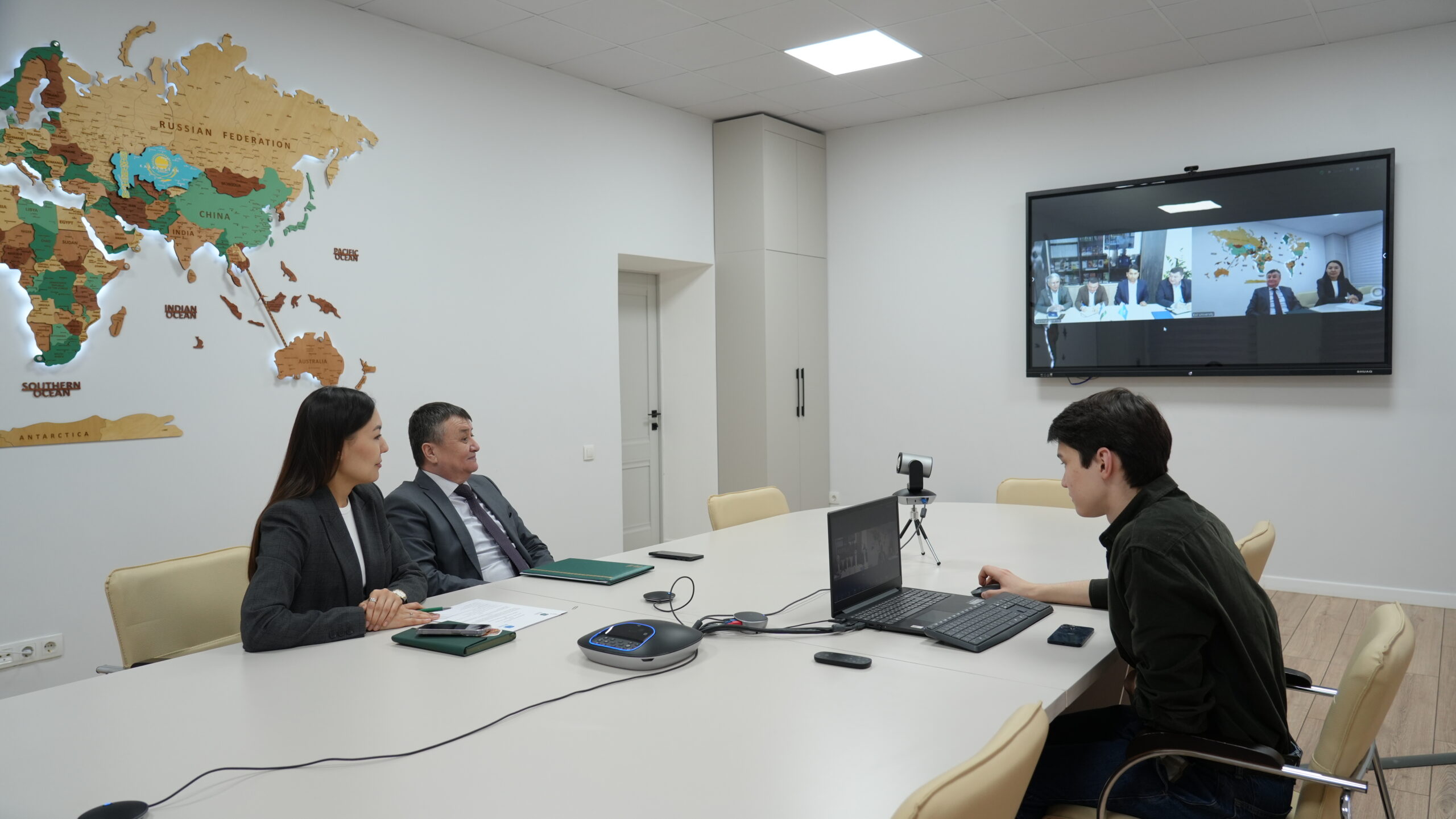 Esil University подписал меморандум о сотрудничестве с Diplomat University (Ташкент)