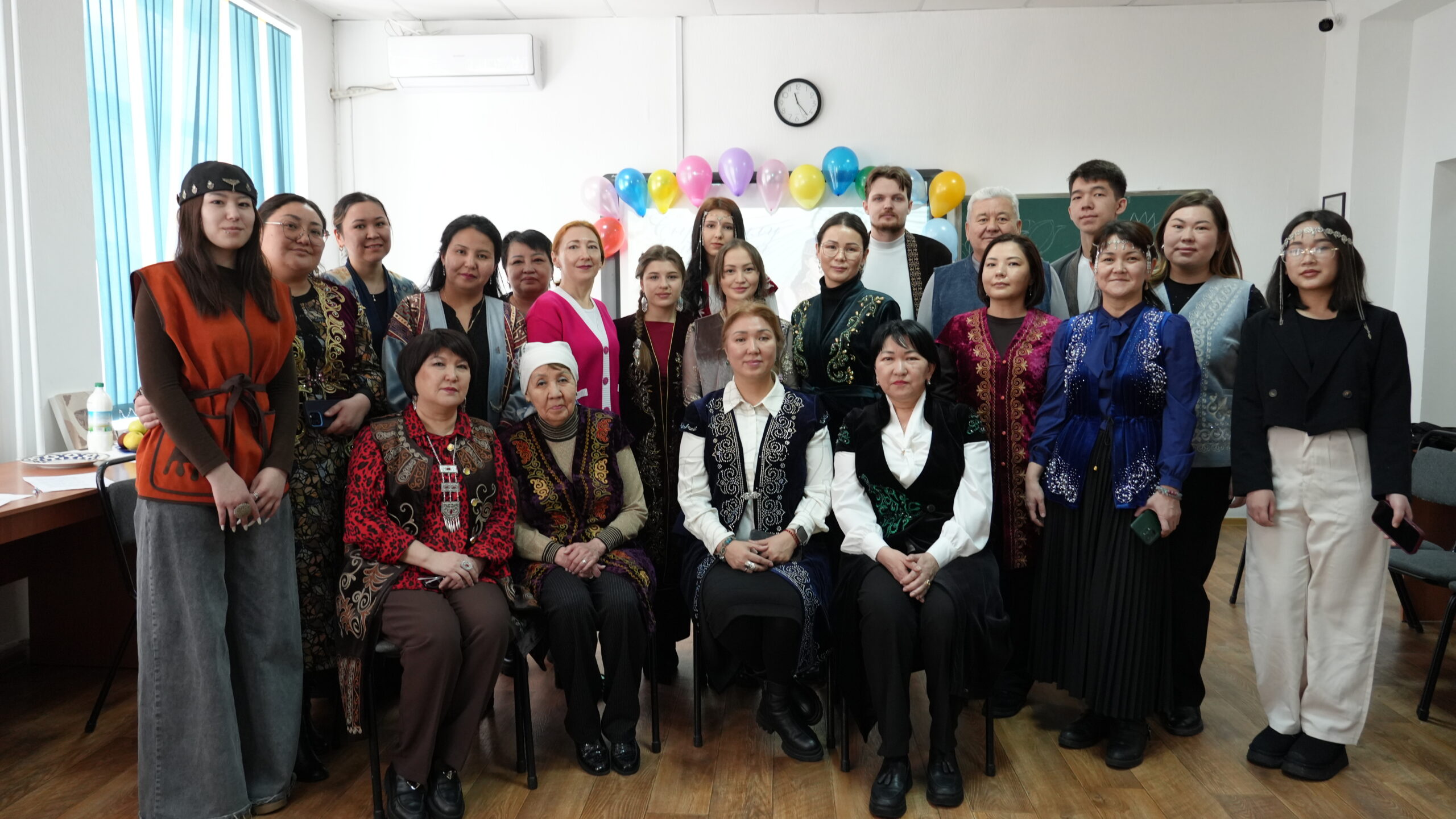 Кафедра «Экономика и Маркетинг» в Esil University провели обряд «Сырға салу»