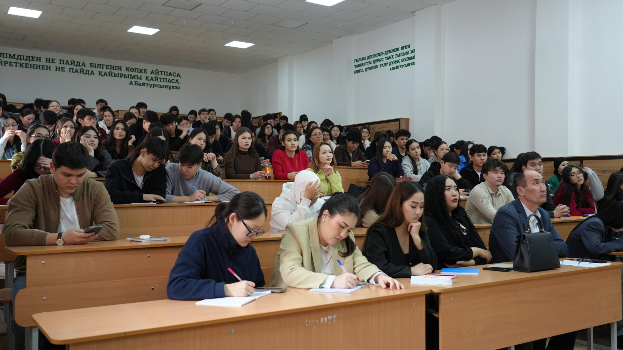 В Esil University прошла встреча с религиоведом фонда «Қамқор-Астана»