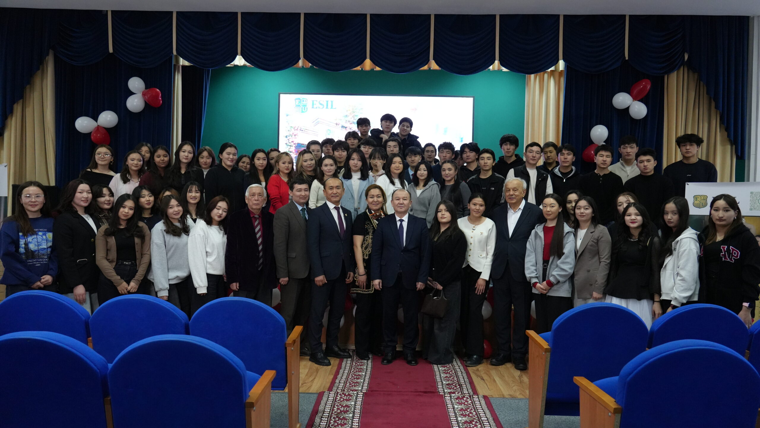 В Esil University прошло праздничное мероприятие «Ұлы көшке – 35 лет!»