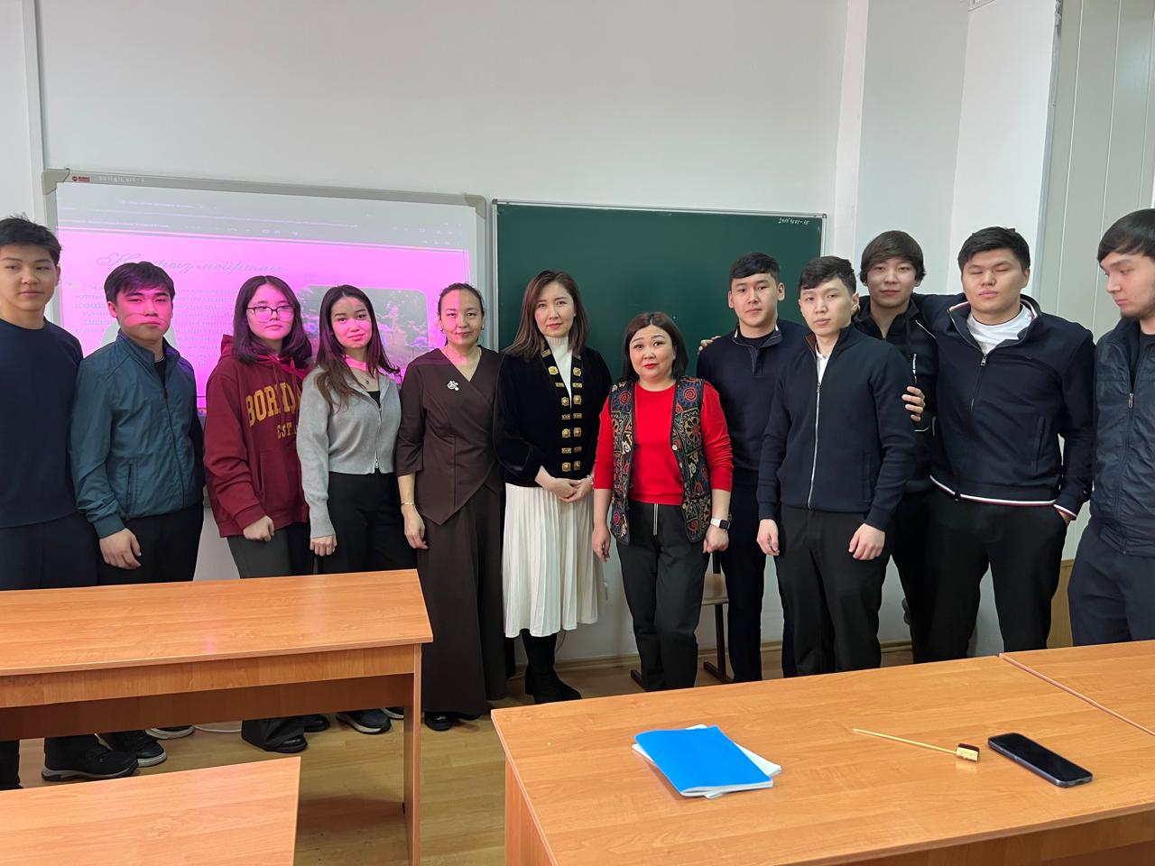 В Esil University прошёл открытый кураторский час на тему «Праздник Наурыз»