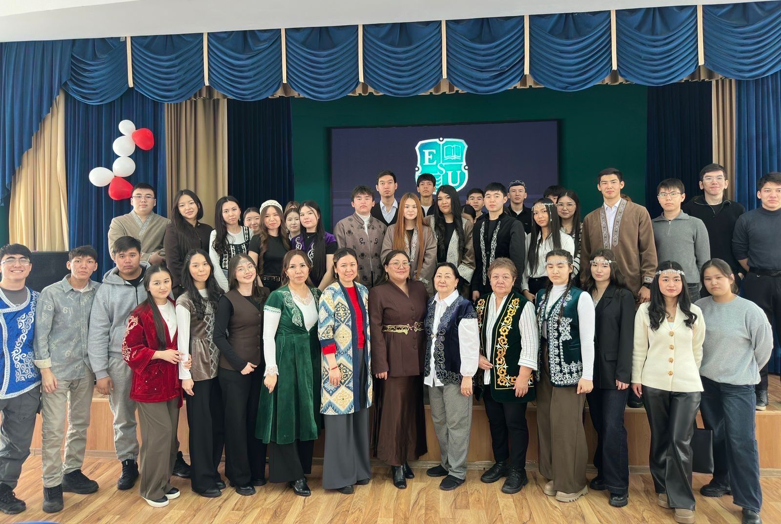 В Esil University состоялся кураторский час «Наурыз – жыл басы»