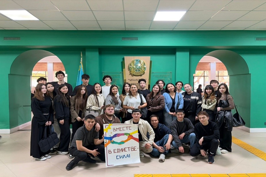 Esil大学讨论会：在现代社会中的青年角色