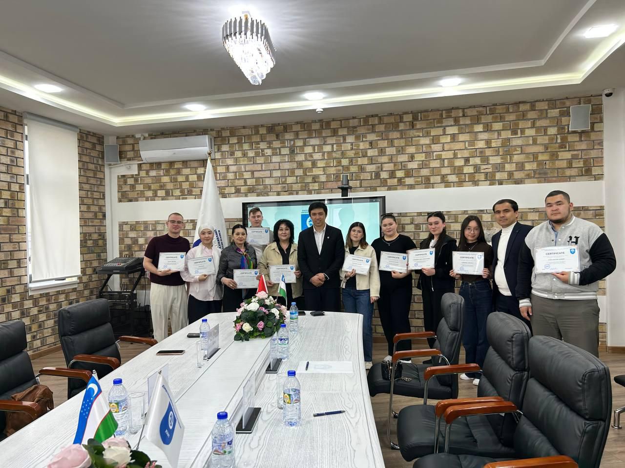 Esil大学与塔什干KIUT的学术联系