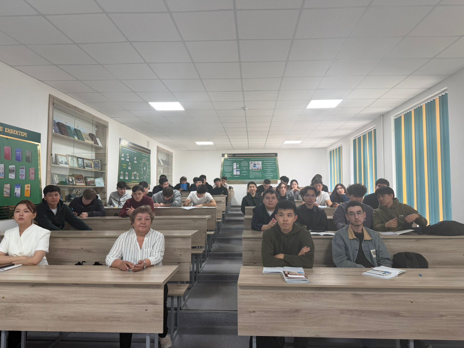 В Esil University провели встречу со стейкхолдером