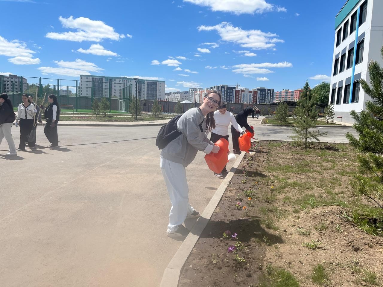 Студенты Esil University приняли участие в благотворительной акции «Добрые дела»