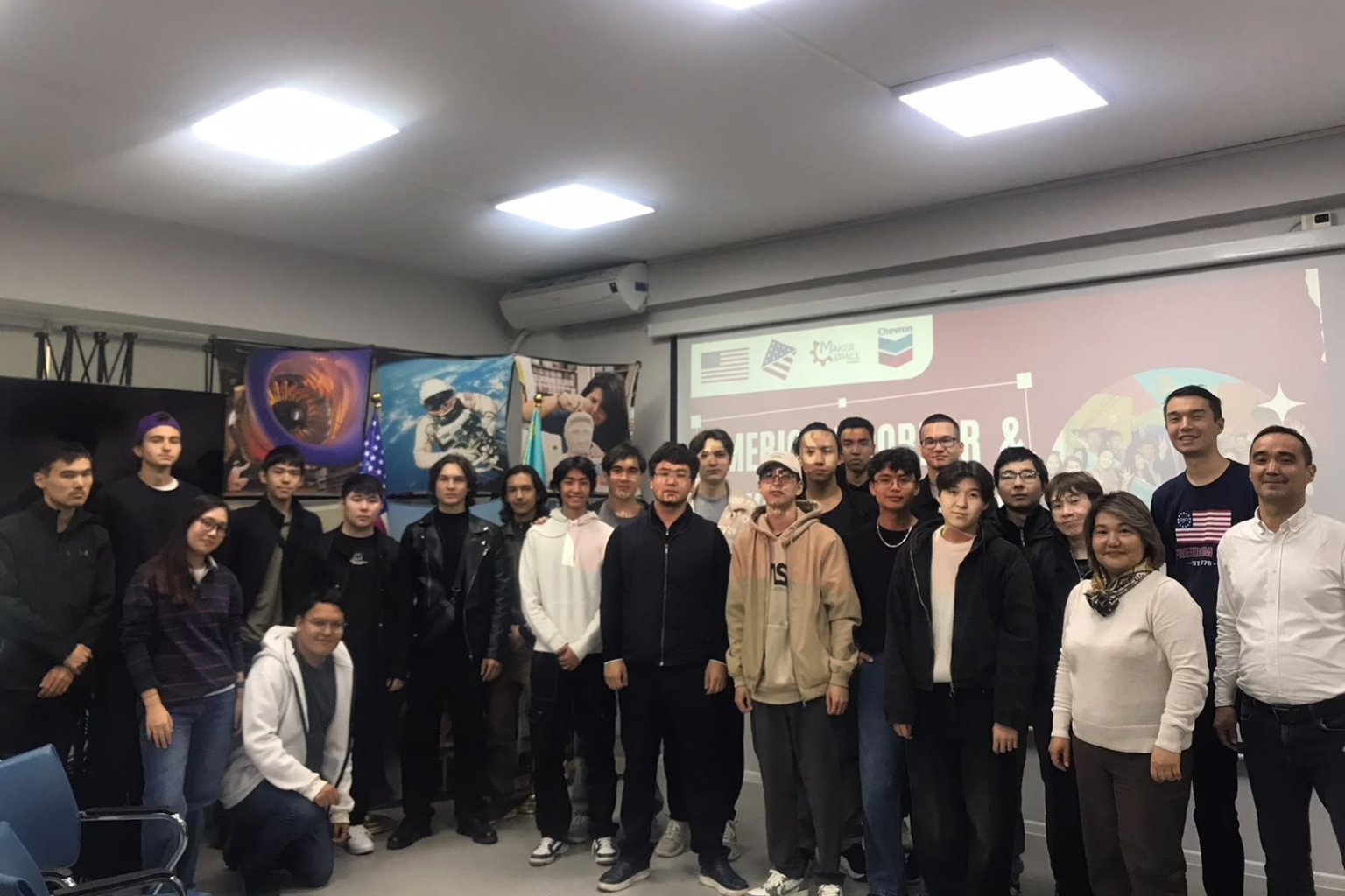 Студенты познакомились с возможностями American Corner
