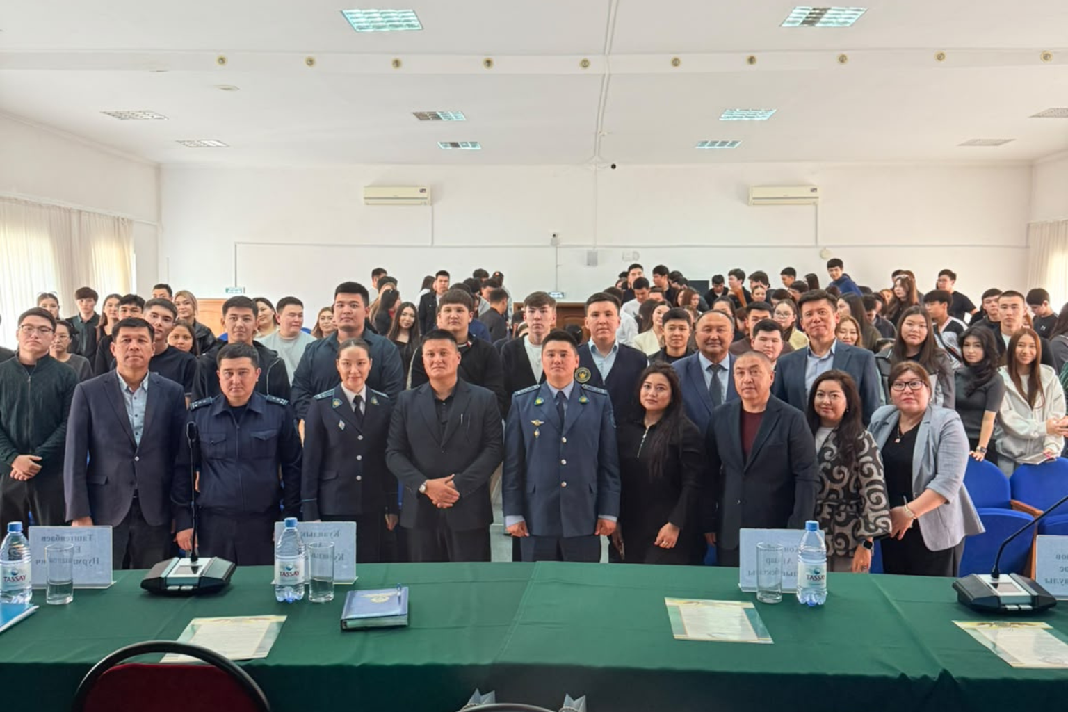 Правовая грамотность и профилактика правонарушений: встреча студентов Esil University с сотрудниками полиции